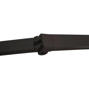 Gelenk des anthrazitfarbenen Arms einer elektrischen Kassettenmarkise. Robuster Mechanismus für Sonnenschutz.