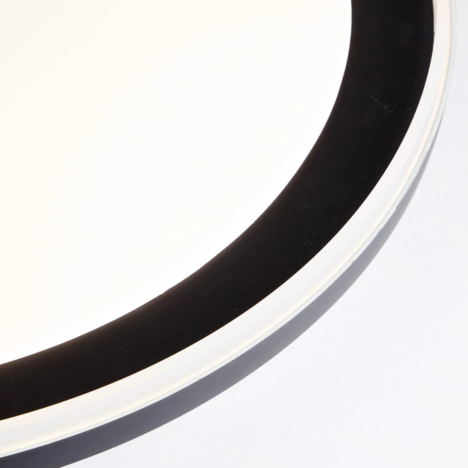 Schwarze LED-Deckenleuchte Pederson, 55 cm, dimmbar und mit CCT-Technologie zur Farbanpassung.
