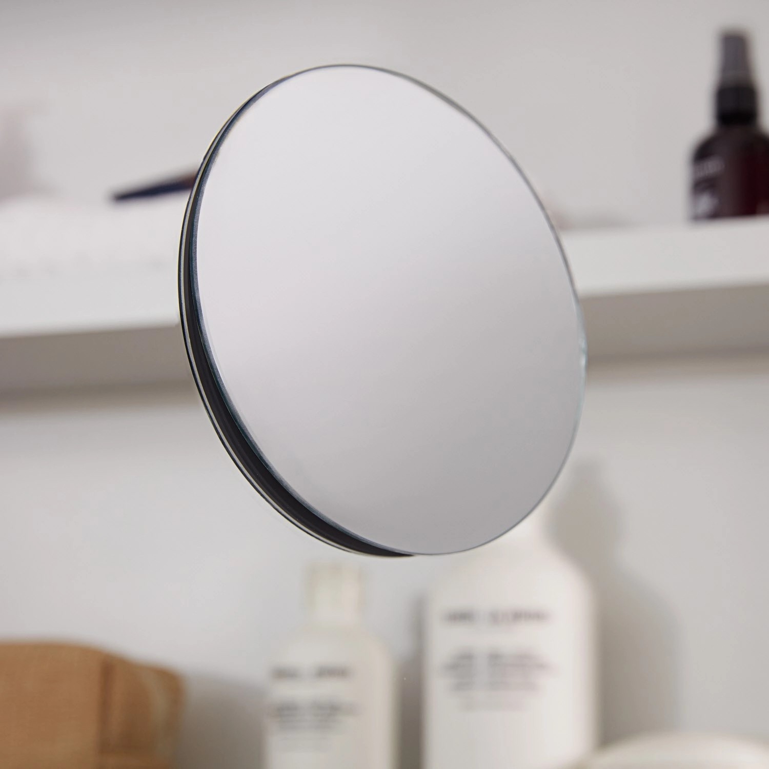 Detailaufnahme: Vergrößerungsspiegel als Zubehör für Villeroy & Boch Spiegelschrank My View Now.