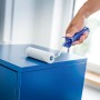 LUX Schaumwalze (11 cm, Weiß, 5 Stk.) beim Lackieren einer blauen Oberfläche.