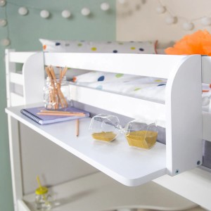 Weißes Homestyle4u Einhängeregal am Hochbett mit Ablage für Kinderzimmer.