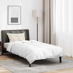 Weißes vidaXL Winterbettdecken-Set mit Kissen (2-tlg.) auf einem Bett.