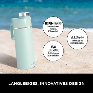 Mintfarbene Ninja Thirsti Trinkflasche (530 ml) aus Edelstahl vor Strandkulisse.