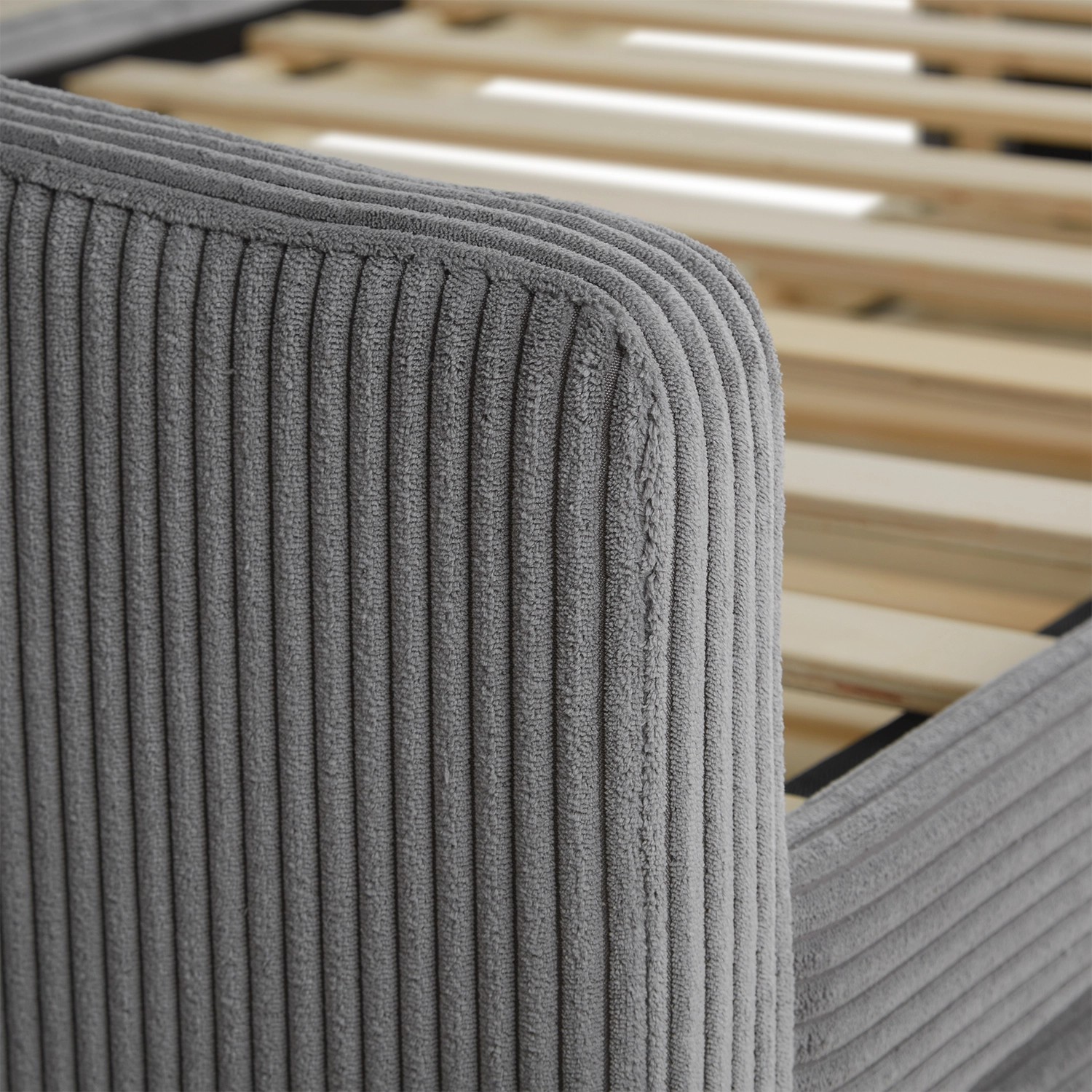 Detailansicht: Graues Homestyle4u Polsterbett (90x200) mit Cordbezug und Lattenrost.