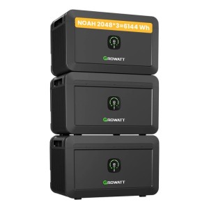 Drei Growatt NOAH 2000 Solarspeicher (6144Wh) für Balkonkraftwerk, gestapelt.