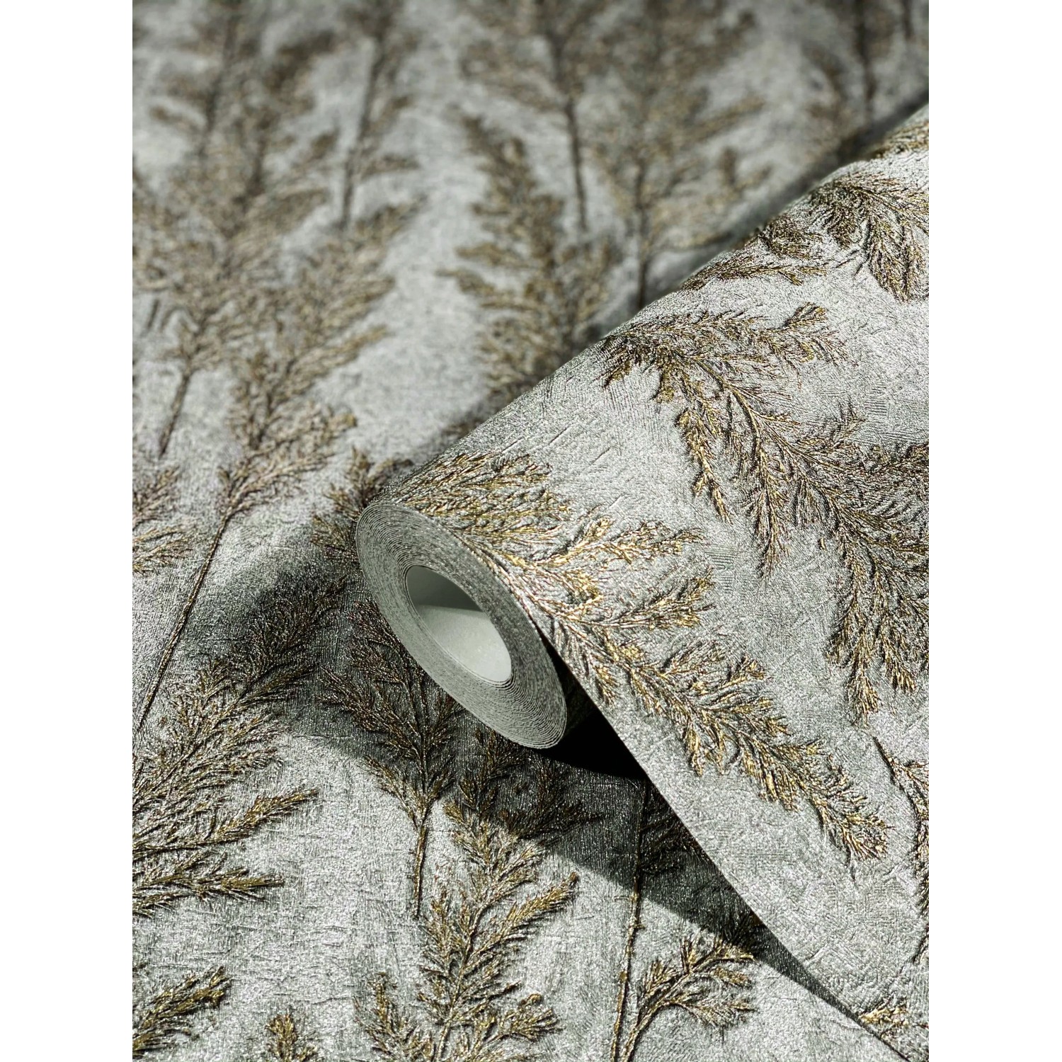 Marburg Vliestapete Natural Opulence Floral Silber: Rolle mit floralem Muster in Silber und Gold.