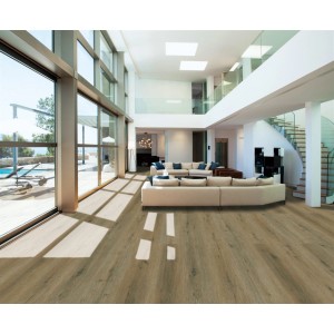 Verlegter Click-Vinylboden Eiche Monza in modernem Wohnzimmer mit viel Tageslicht.