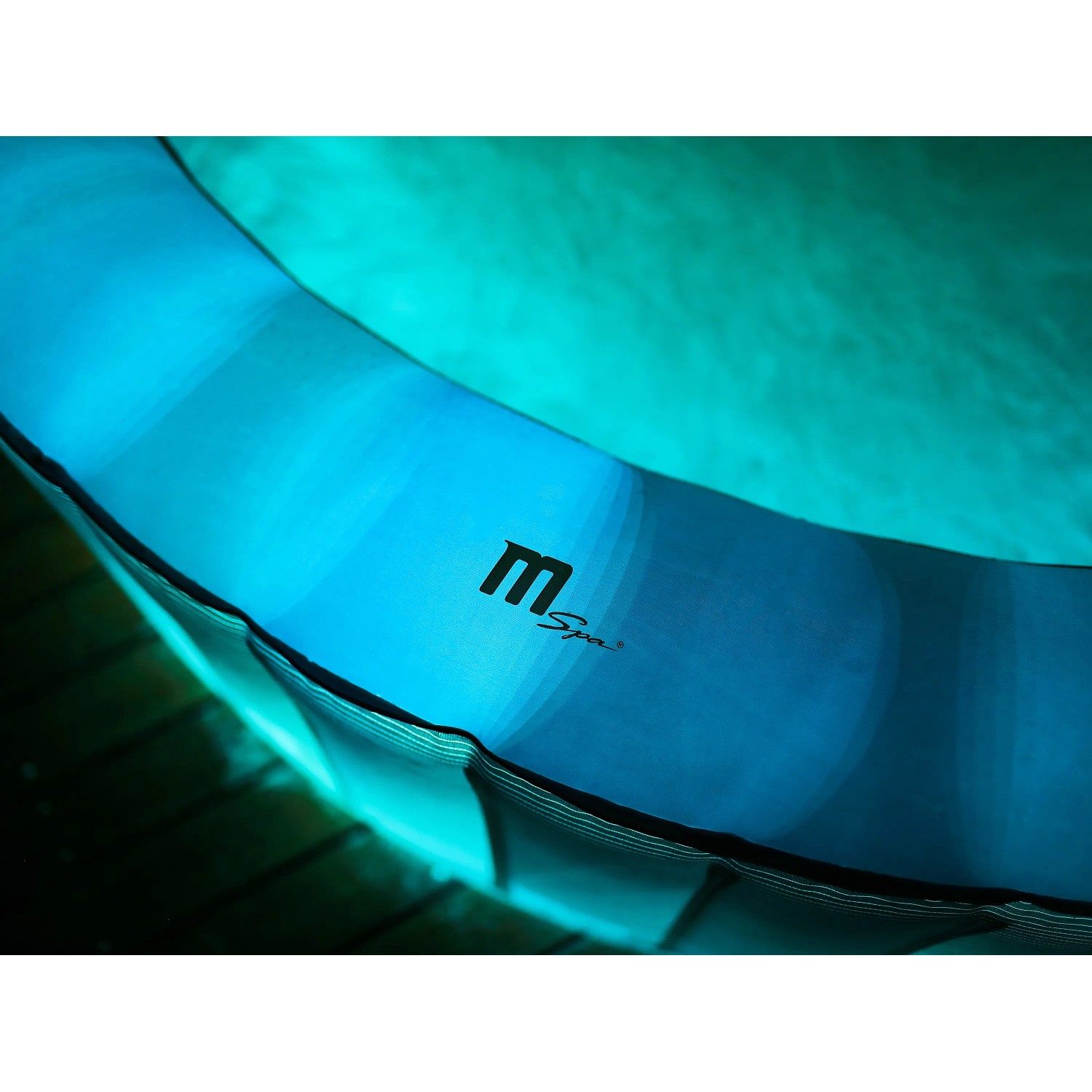 Detailansicht MSpa Comfort Starry AirJet Whirlpool mit LED-Beleuchtung.