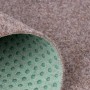 Detailaufnahme: Hellbeiger Kunstrasen mit Noppen für sicheren Halt.