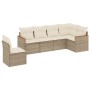Beige 6-tlg. Garten-Sofagarnitur aus Rattan mit cremeweißen Kissen.