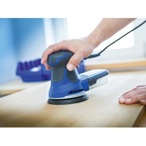 LUX Exzenterschleifer mit Schleifauflage K80 im Einsatz auf Holzoberfläche.