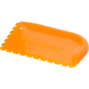 Oranger Petromax Schaber mit Rillen für Gusseisen, Grillutensil aus Polypropylen.