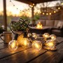 Salcar Solar G40 LED Lichterkette mit warmweißem Licht auf Holztisch, ideal für gemütliche Außenbereiche.