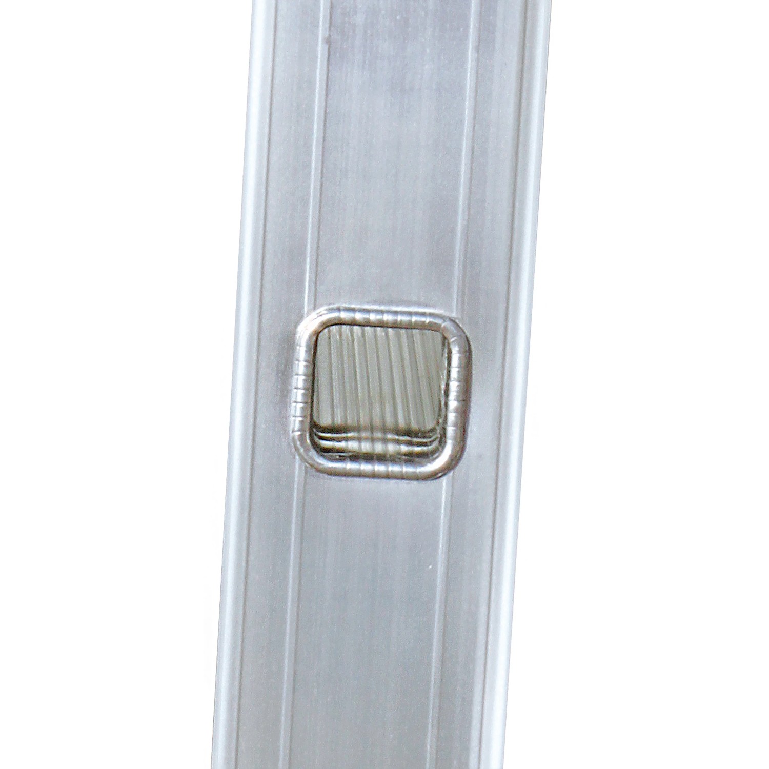 Detailaufnahme: Sprosse der Krause Anlegeleiter Stabilo, Aluminiumleiter.