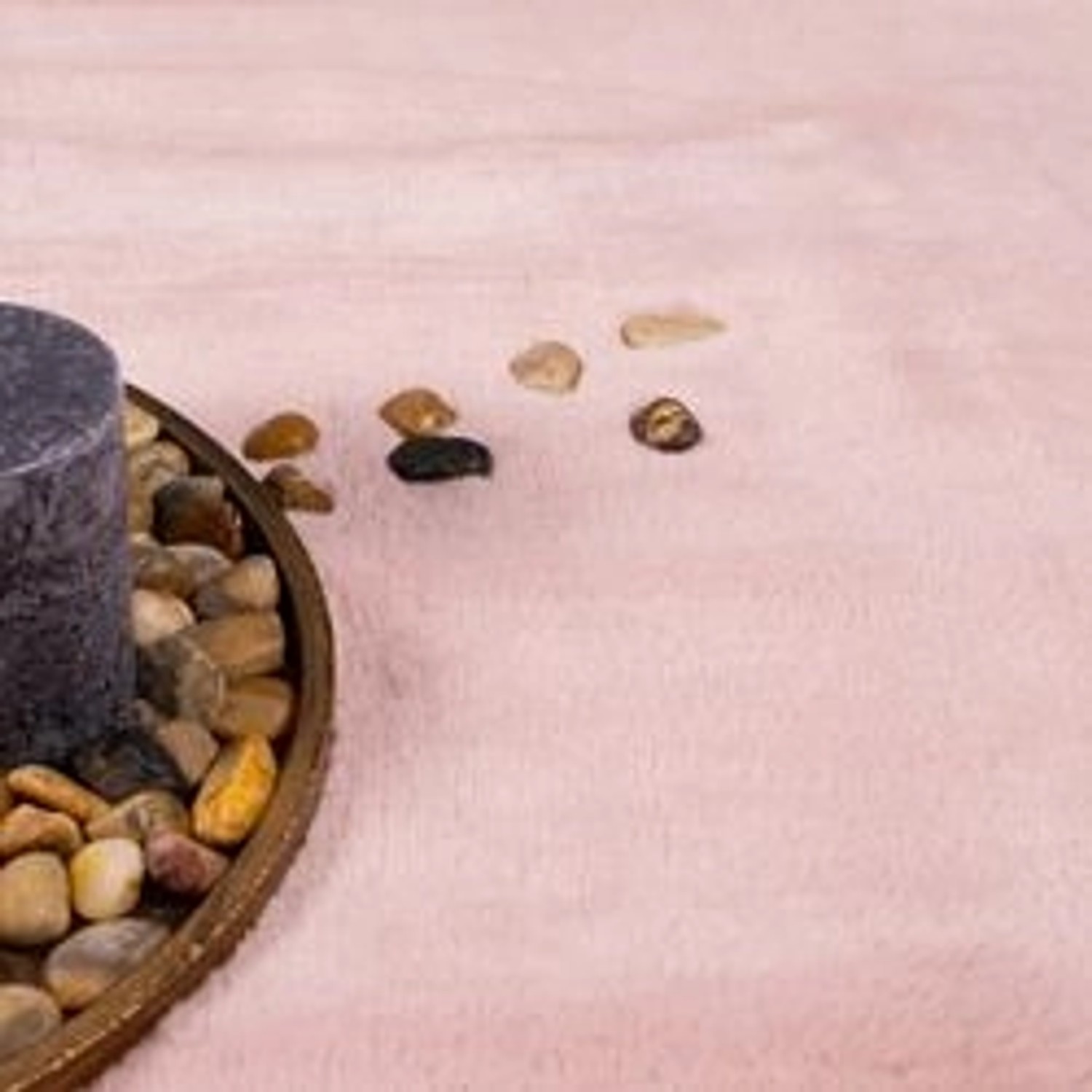 Detailansicht: Runder, pinkfarbener payé Teppich Uni Hochflor, samtweich, 120x120 cm.