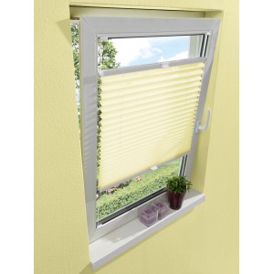 Gelbes OBI Plissee Arona, 60x130 cm, verspannt im Fensterrahmen als Sonnen- und Sichtschutz.