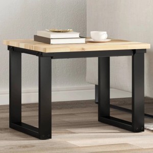 Helle, quadratische Akazien Massivholz Tischplatte, montiert auf schwarzem Metallgestell als Beistelltisch.