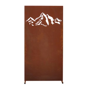 Rostfarbene Ferrum Art Sichtschutzwand mit Gebirge-Motiv für den Garten.