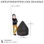 Größenempfehlung: Roter Sitting Point Sitzsack Easy (120 l) neben einem Kind zur Größenorientierung.