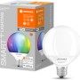 Ledvance Smart+ Wifi Globe RGBW E27 Leuchtmittel, klar, mit Farbfunktion und Verpackung.