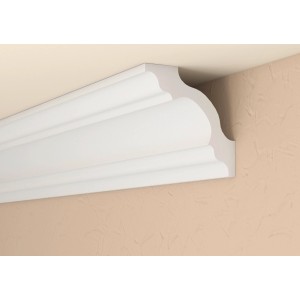 Weißes Decorate Zierprofil XZL04 (1 x 2 m) an Decke und Wand.