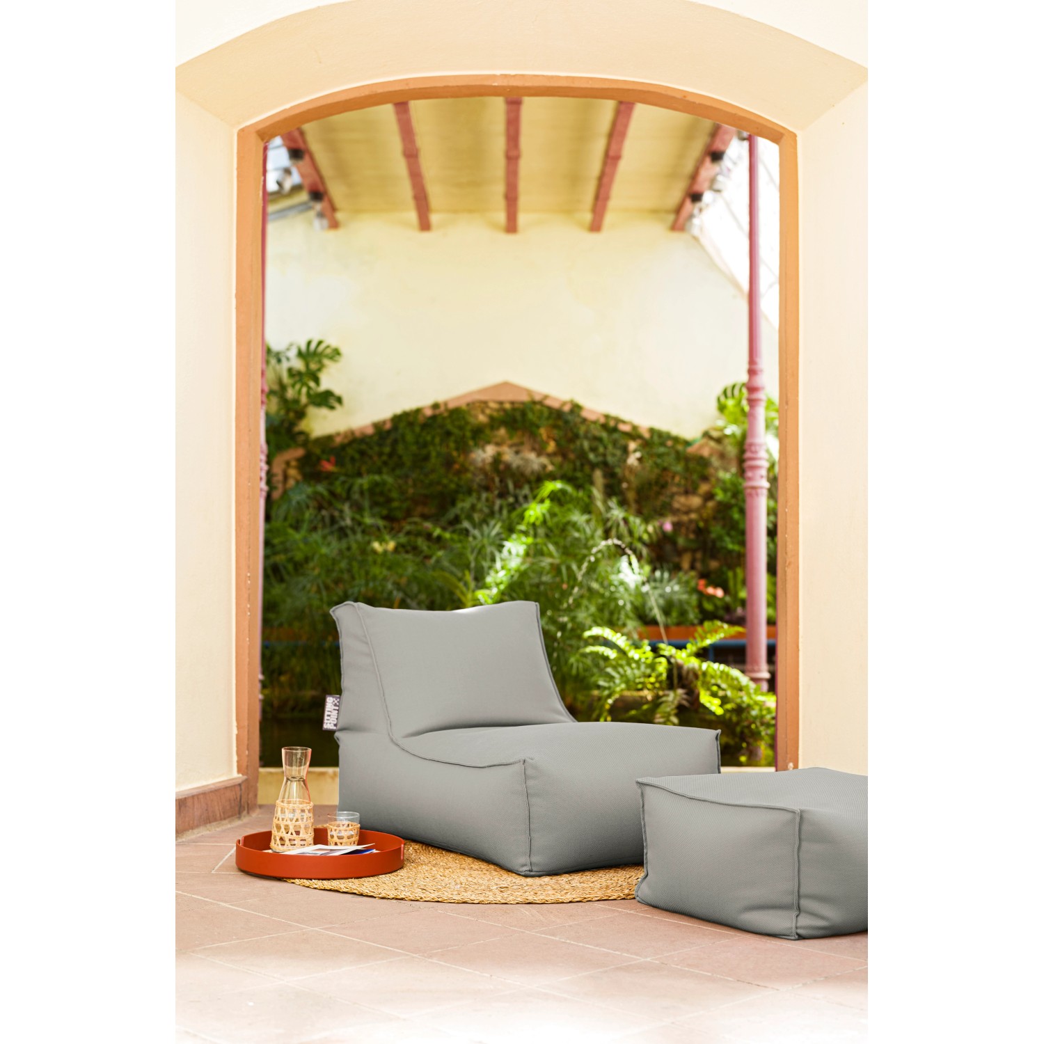 Sitting Point Hocker Roll Korfu, mittelgrauer Sitzsack mit Fußhocker für entspannte Stunden.