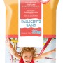 Sack Fallschutzsand, 25 kg, beige, mit spielendem Kind im Hintergrund. Ideal für Spielplätze.