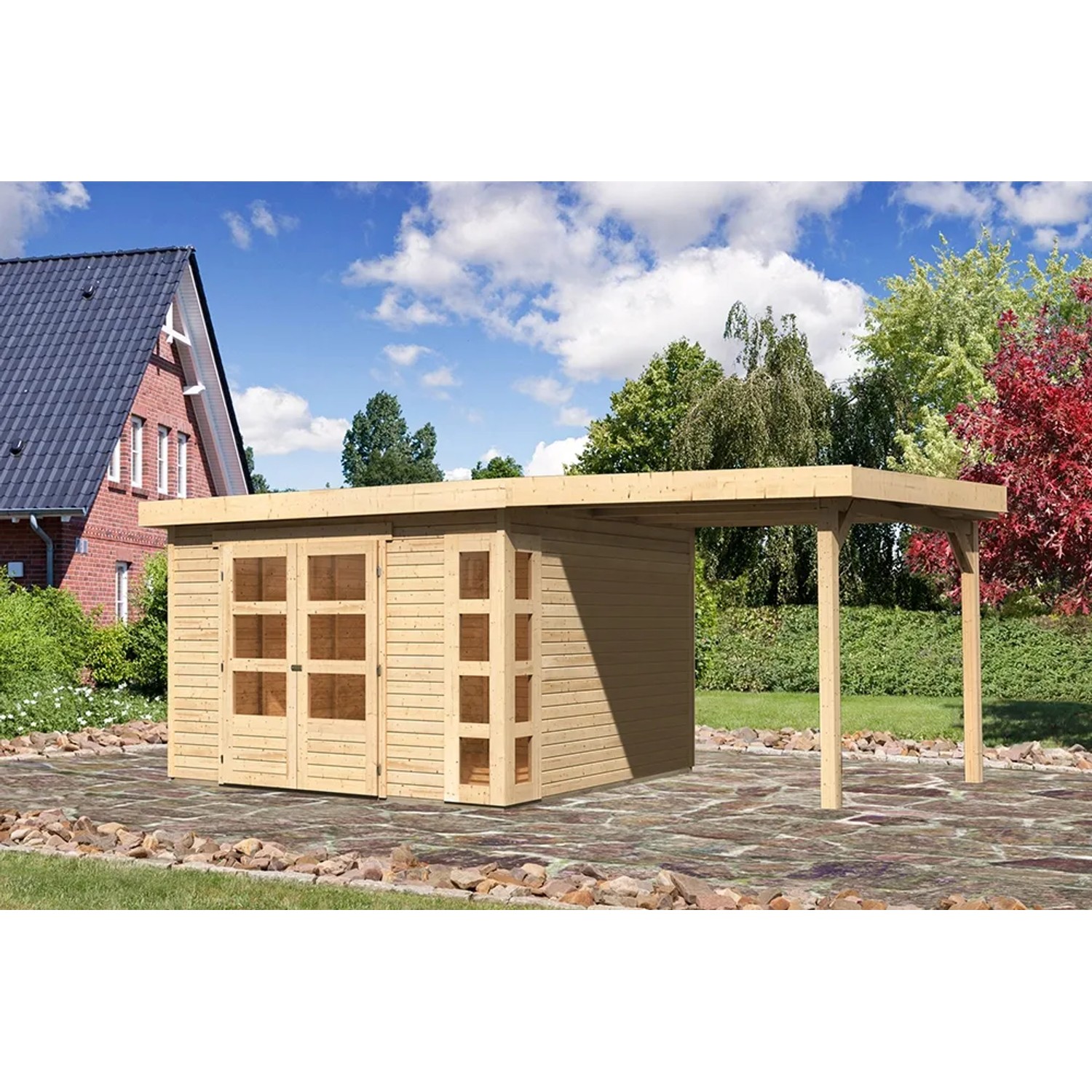 Unbehandeltes Karibu Holz-Gartenhaus Sölve mit Flachdach und Anbau, naturbelassen.