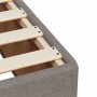 Detailansicht Boxspringbett in Taupe mit Lattenrost. Bett aus Stoff, Kategorie: Betten.