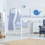 Kinderzimmer mit A.S. Création Borte Meer (Blau-Grau) an der Wand.