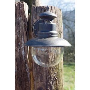 Brilliant Außenwandleuchte Arzachena, schwarz-goldene Stahl-Leuchte mit klarem Kunststoffglas.