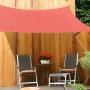 Terracottafarbenes Floracord Vierecksonnensegel spendet Schatten auf Terrasse mit Gartenmöbeln.