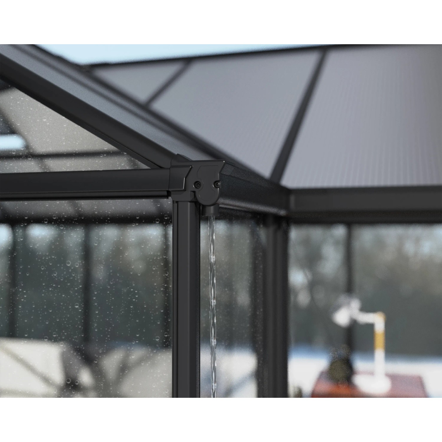 Detailaufnahme: Schwarzes Palram Canopia Gewächshaus Triomphe mit Wasserablauf.