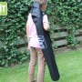 Junge trägt schwarze Tragetasche für EXIT Sportnetz 155x300cm über der Schulter.