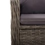 Detailaufnahme: Grauer Poly Rattan Gartensessel mit dunklen Kissen, Teil des 3-tlg. Bistro-Sets.