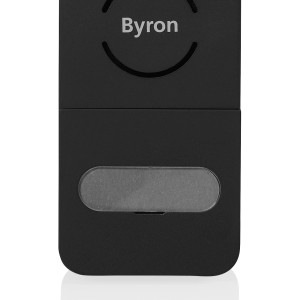 Detailaufnahme: Schwarze Byron Video-Türsprechanlage mit Touch-Display.