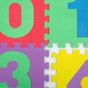 Bunte LittleTom Baby Puzzlematte mit Zahlen 0-9, 10 Stück, 30x30 cm, ideal als Spielmatte.
