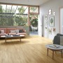 Wohnraum mit Parador Basic 400 Laminat in Natural Touch Landhausdielen Optik.