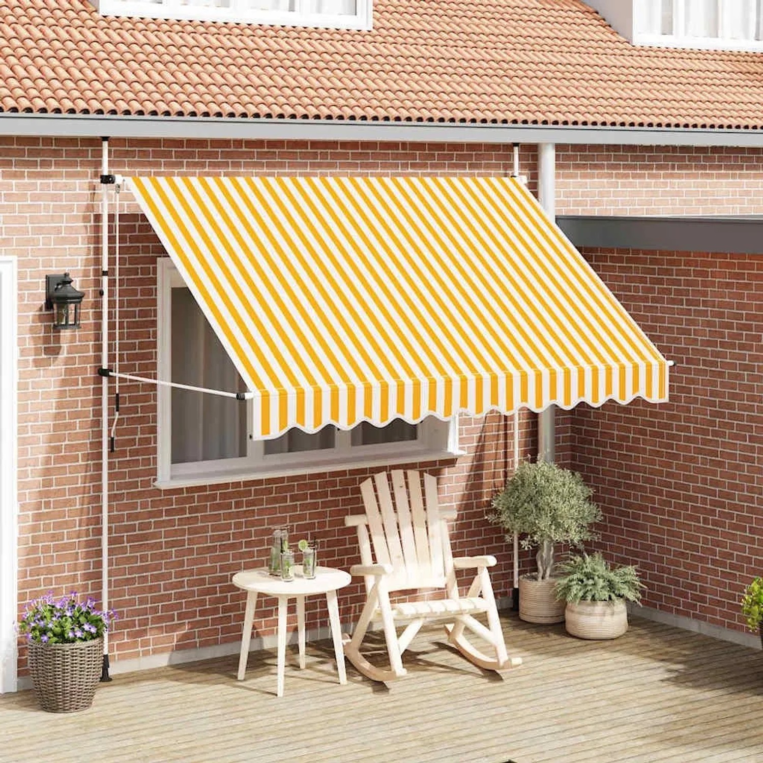 vidaXL Einziehbare Markise, 300 cm, orange-weiß gestreift, am Haus montiert.
