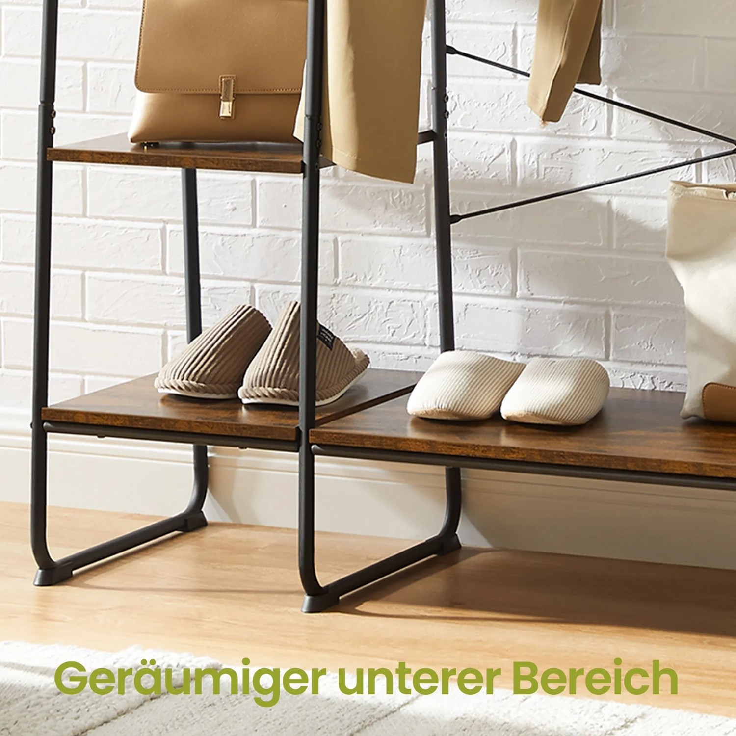 Songmics Kleiderständer Colten mit Schuhregal, braun-schwarz, mit Schuhen und Taschen.