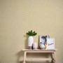 Beige-gelbe Vliestapete mit matter Struktur von OBI, passend zur Kategorie Dekorative Tapeten.
