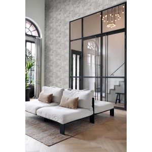 Wohnraum mit hellgrauer Tapete mit Wellplatten-Motiv. Origin Luxury Wallcoverings Tapete.