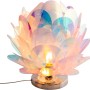 Irisierende Näve Tischleuchte Fora im floralen Design. Dekorative Lampe mit Chromfuß.