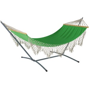 Grüne Hängematte Salcha aus Polycotton mit dekorativen Volants und Gestell für Garten oder Balkon.