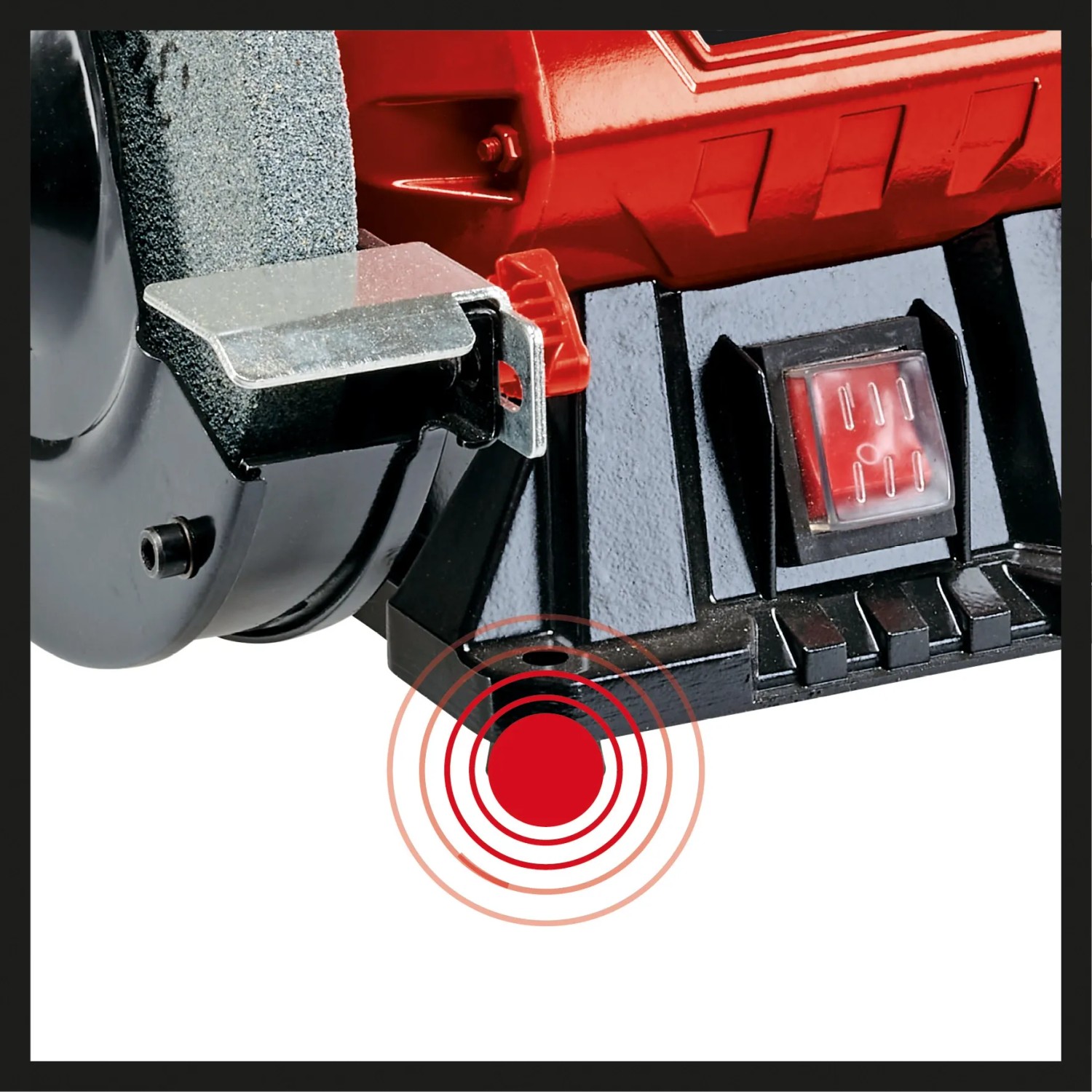 Detailansicht des Einhell TC-BG 150 Doppelschleifers mit Schleifscheibe, Funkenschutz und Schalter.