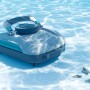 Bestway AquaTronix Pro G300 Poolroboter im Wasser, reinigt Poolboden und -oberfläche.