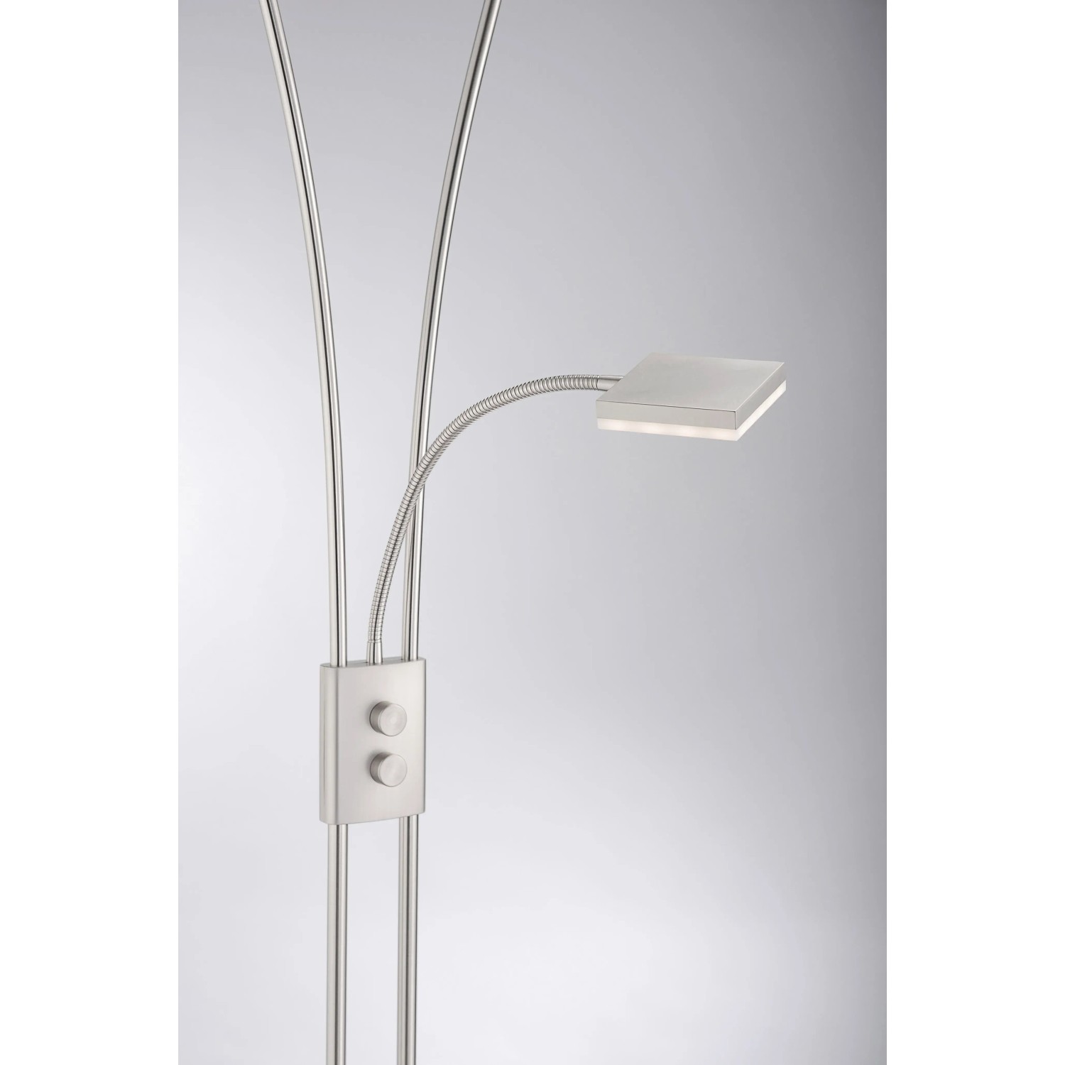 Moderner LED-Deckenfluter Helia aus Stahl, gebürstet. Mit flexiblem Lesearm. Höhe 187-197,5 cm.