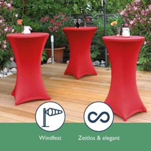 Rote Beautissu Stella Stehtischhussen aus Stretch-Stoff auf drei Tischen im Garten. Optimale Passform, edles Design.