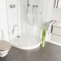 Sanilo WC-Sitz Glitzer Silber im modernen Badezimmer mit Dusche und Waschbecken.