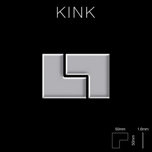 Detailaufnahme einer grauen ALLOY Mosaikfliese aus Edelstahl mit hochglänzender Oberfläche.